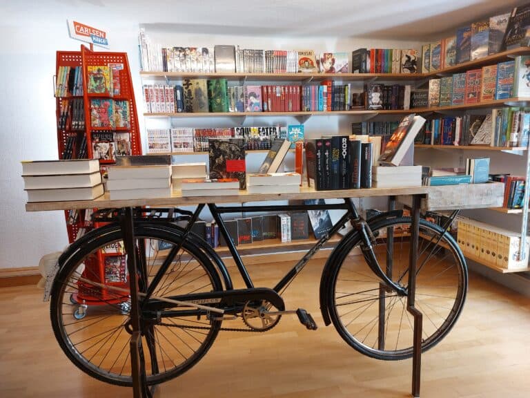 Die obere Etage der Buchhandlung Analog